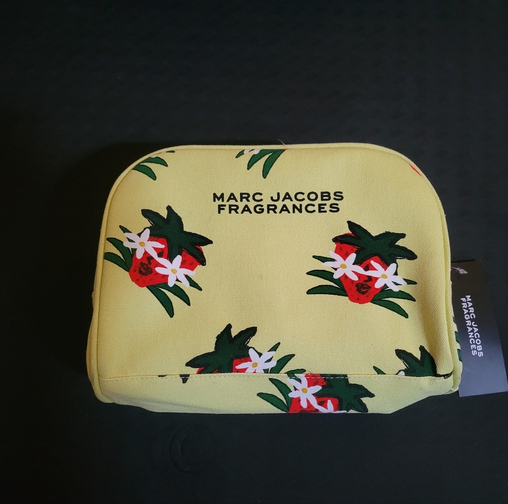 🆕️ MARC JACOB'S COSMETIC BAG POUCH 🍓